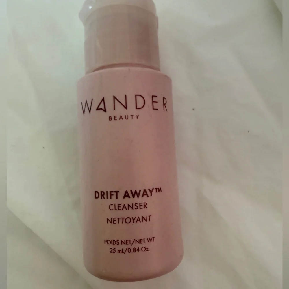 💙 4/$20 WANDER BEAUTY DRIFT AWAY CLEANSER